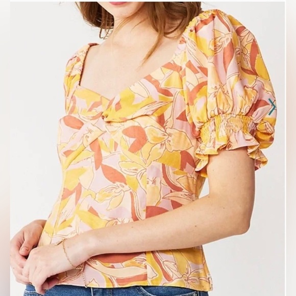 Women’s Nine West Twist Front Puff Sleeve Top - Picture 1 of 9